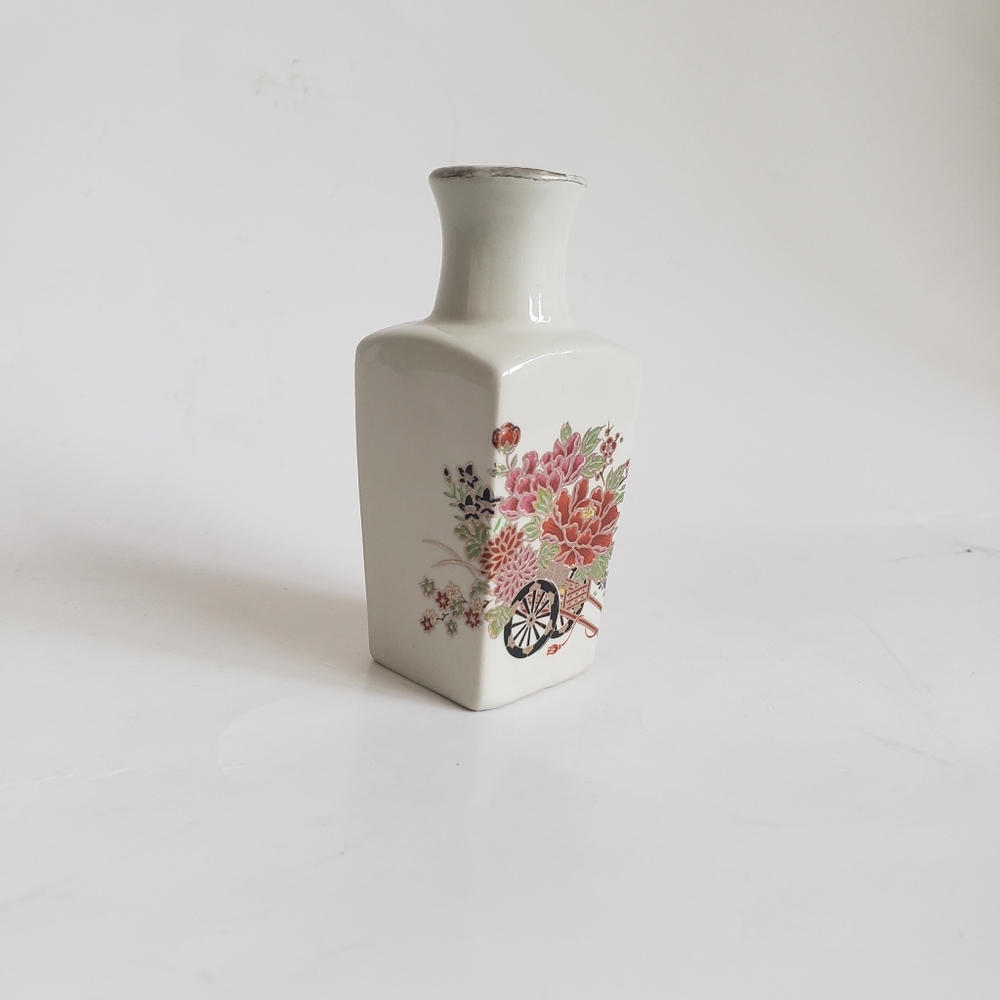 Miniature Miyako style 1970s ceramic reed pot mini vase chrysanthemum pattern.